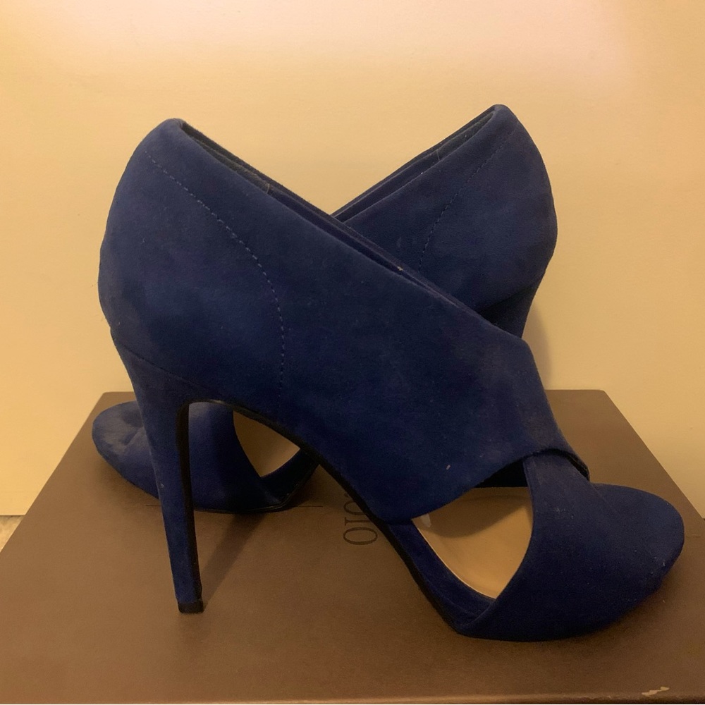 PRICE ⬇️ 🔥blue heels by Chinese Laundry size 10